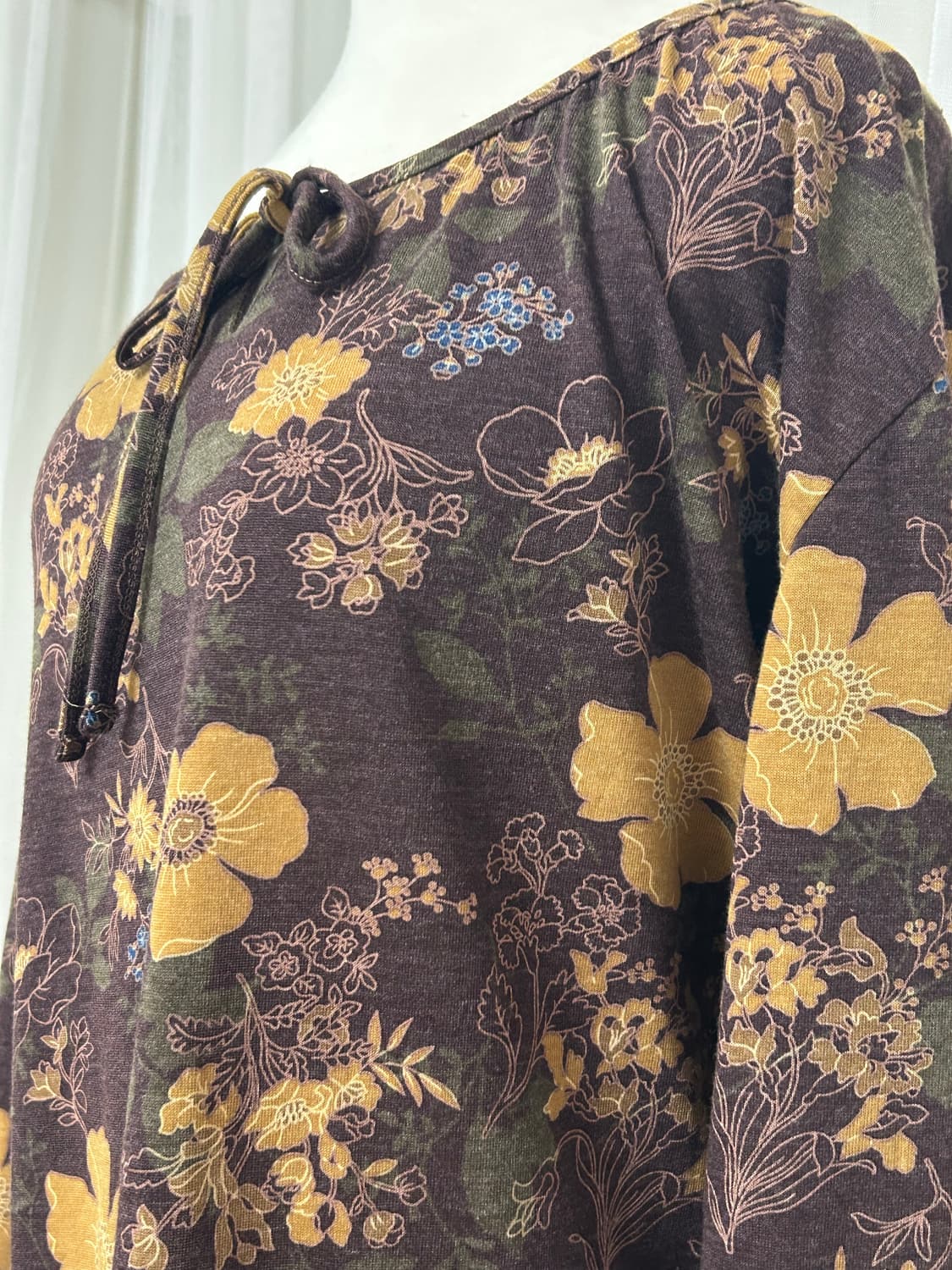 오리엔탈 플로럴 브라운 오프숄더  탑 상품이미지2