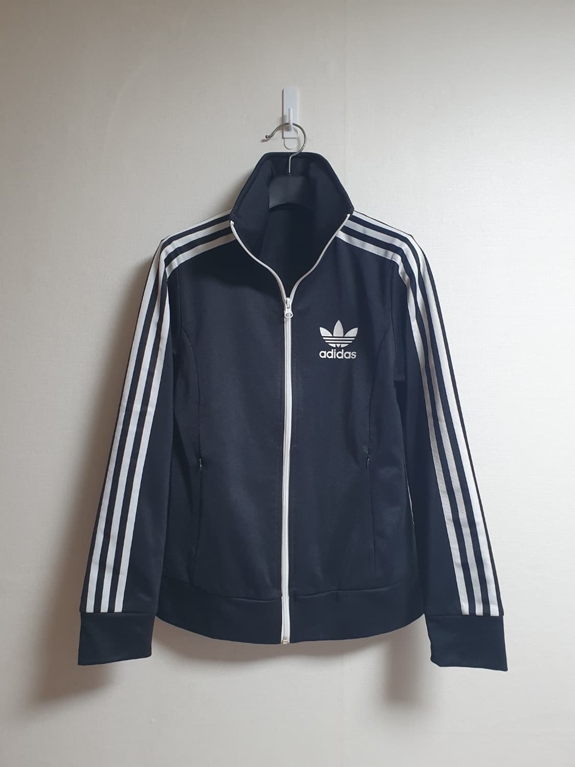 아디다스 유로파 트랙탑 져지 블랙 바디 화이트 삼선 95 상품이미지2