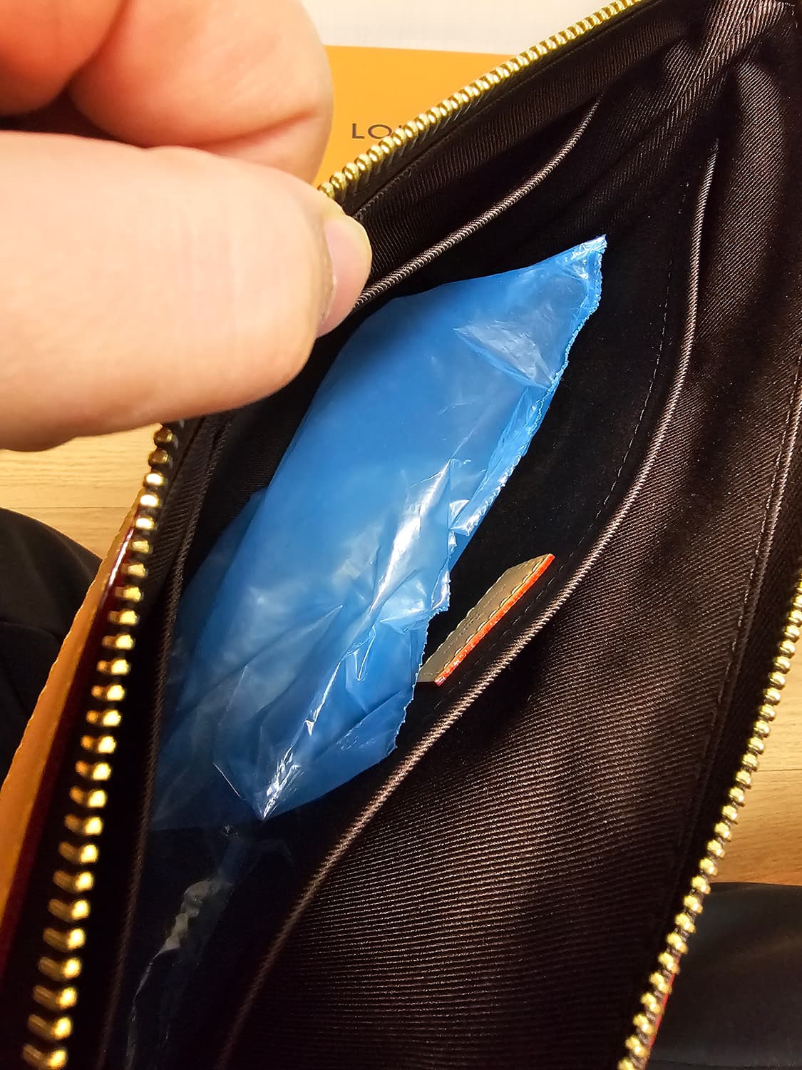 루이비통 타일러x퍼렐 강아지 초콜렛 포쉐트 클러치백 (새상품) 상품이미지10