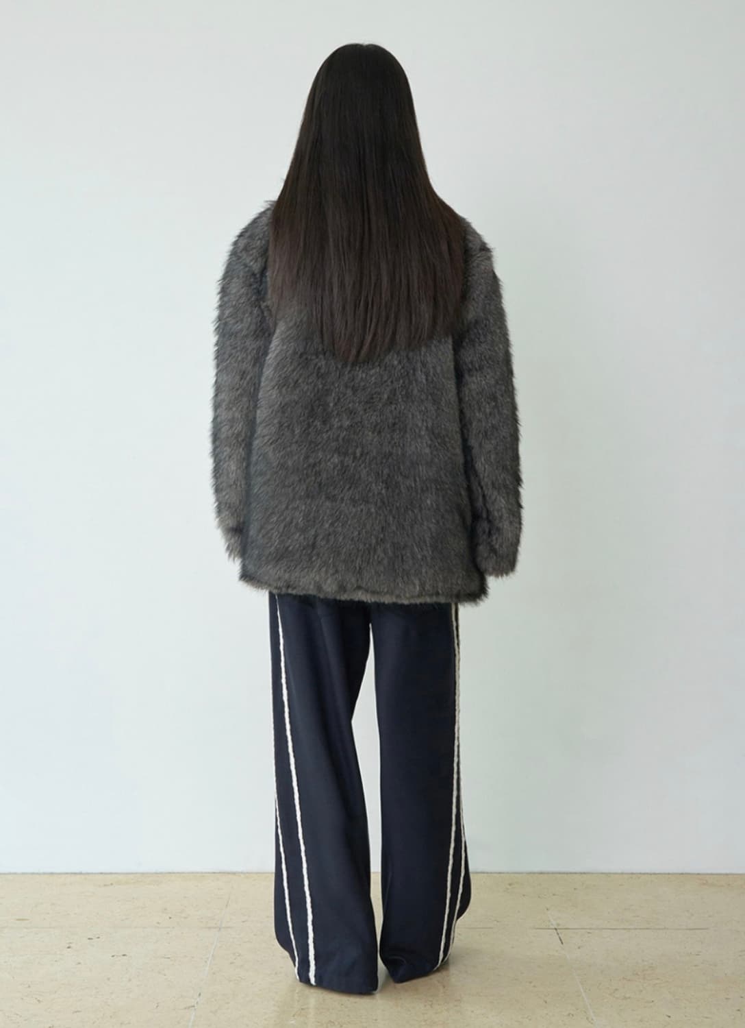 밀로우먼 버클 롱 퍼자켓 차콜 상품이미지5