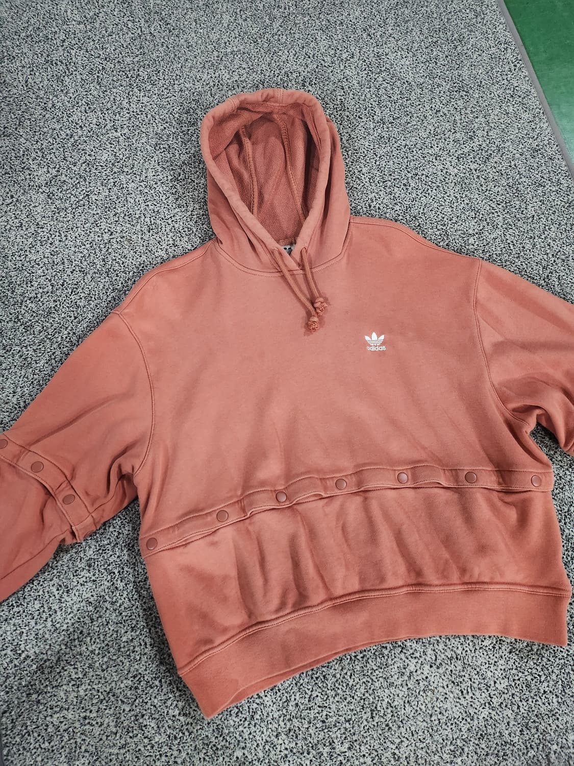 Adidas 오리지널 라인의 크롭 후드티  상품이미지1