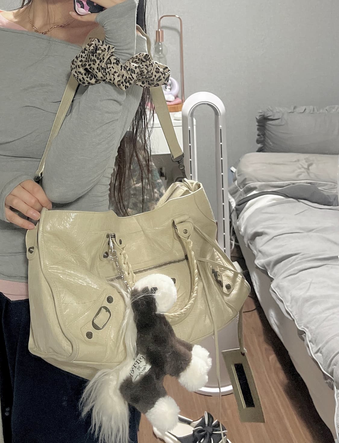 발렌시아가 모터백 베이지 라지 상품이미지1