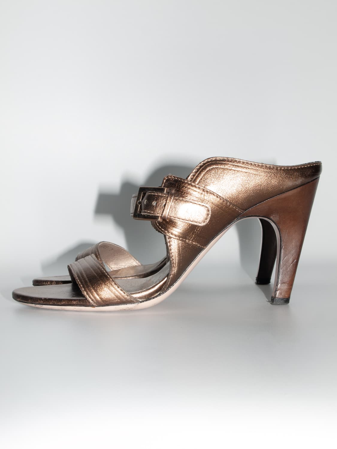 Bronze Metallic Buckle Pumps 상품이미지2