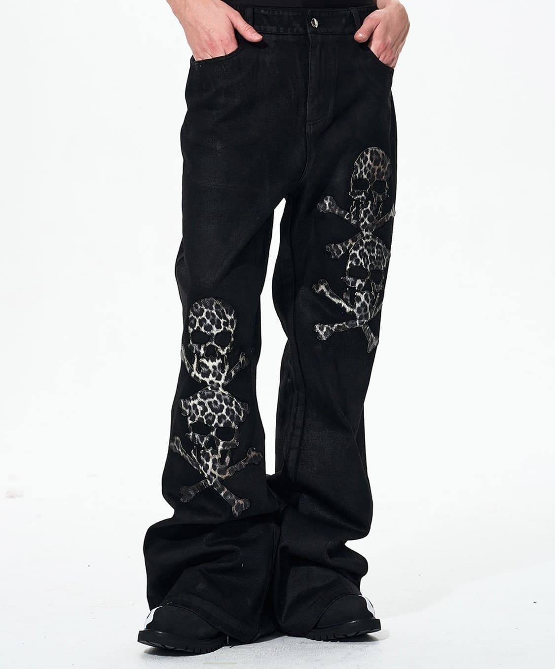 Skull Appliqué Waxed Flared Jeans 상품이미지2