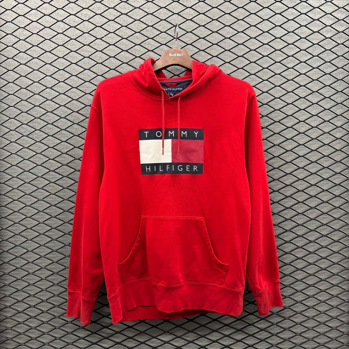 타미힐피거 빅로고 후드티 비비드컬러 엠보싱 프린팅 디테일 레드 상품이미지2