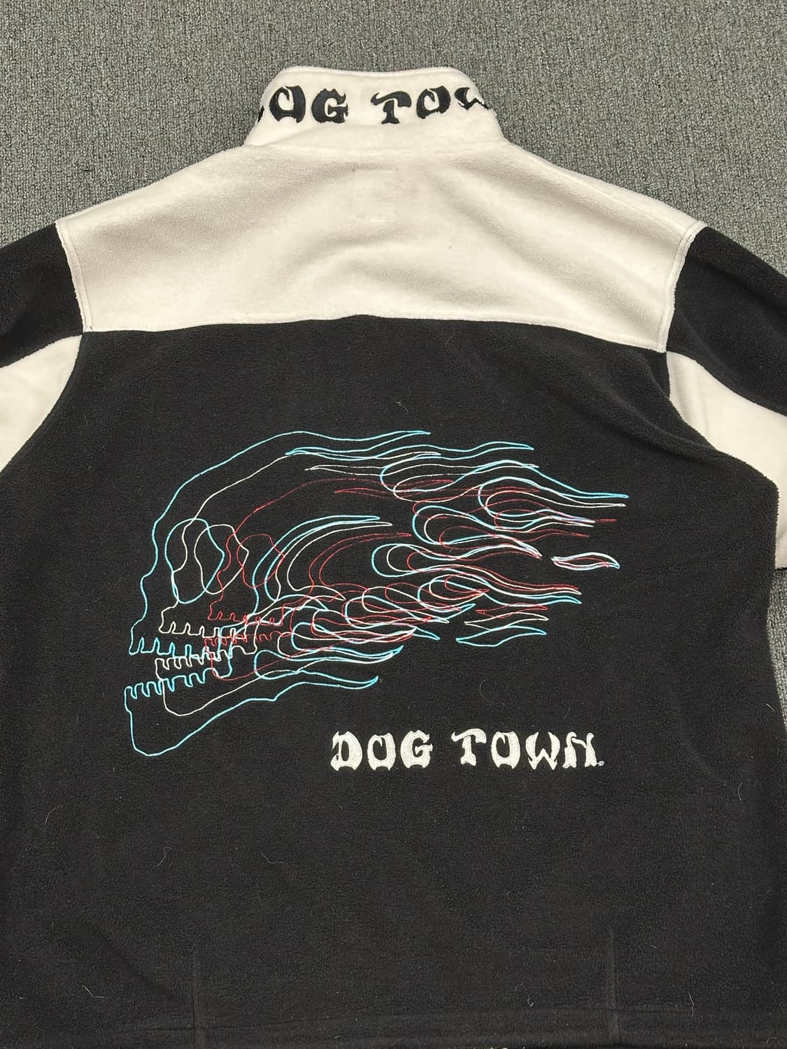 OS)도그타운 빈티지 자수 로고 포인트 플리스 집업 상품이미지5