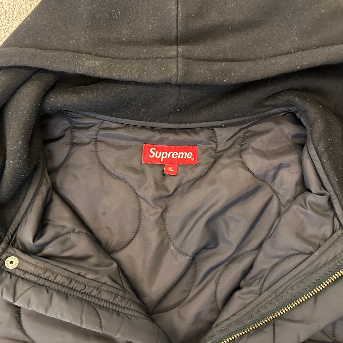 슈프림 퀄팅 후드집업 자켓 블랙 상품이미지3