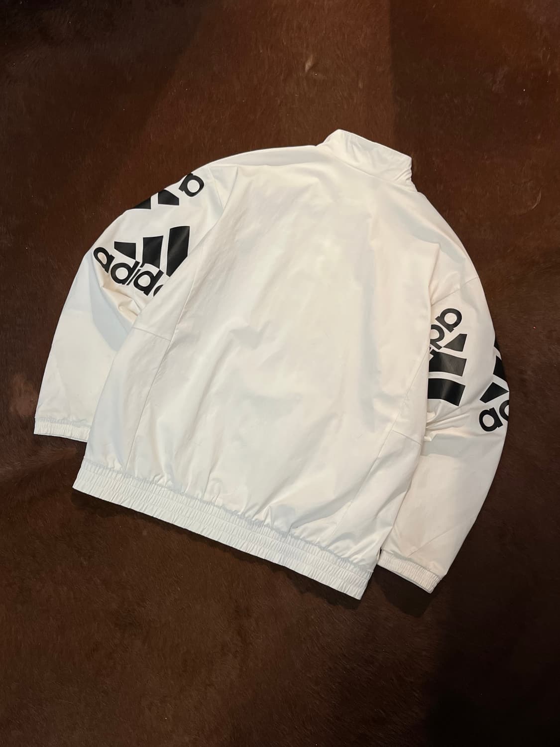 아디다스 암 로고 바람막이 상품이미지4