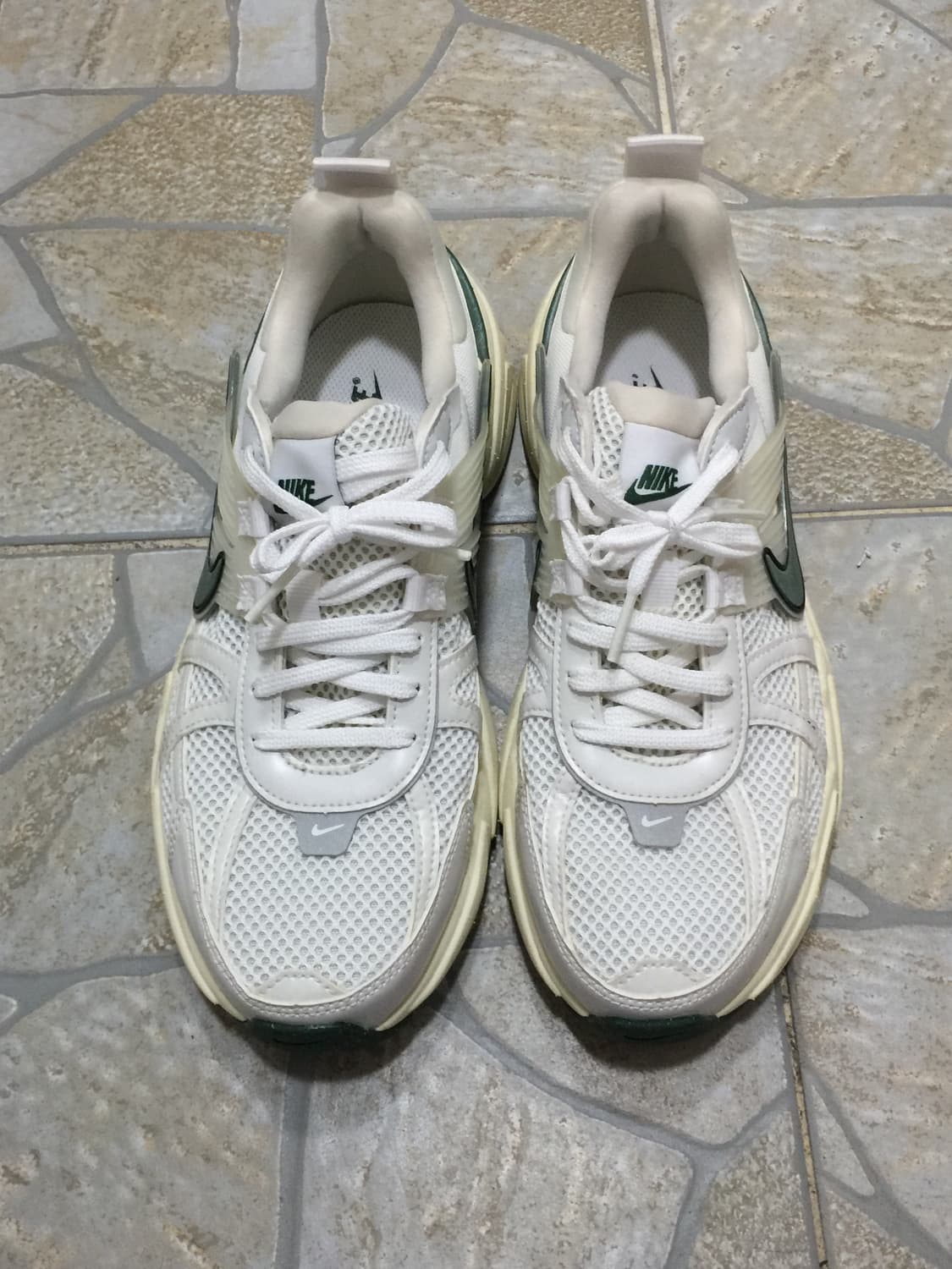 나이키 V2K 런 화이트 퍼 상품이미지1