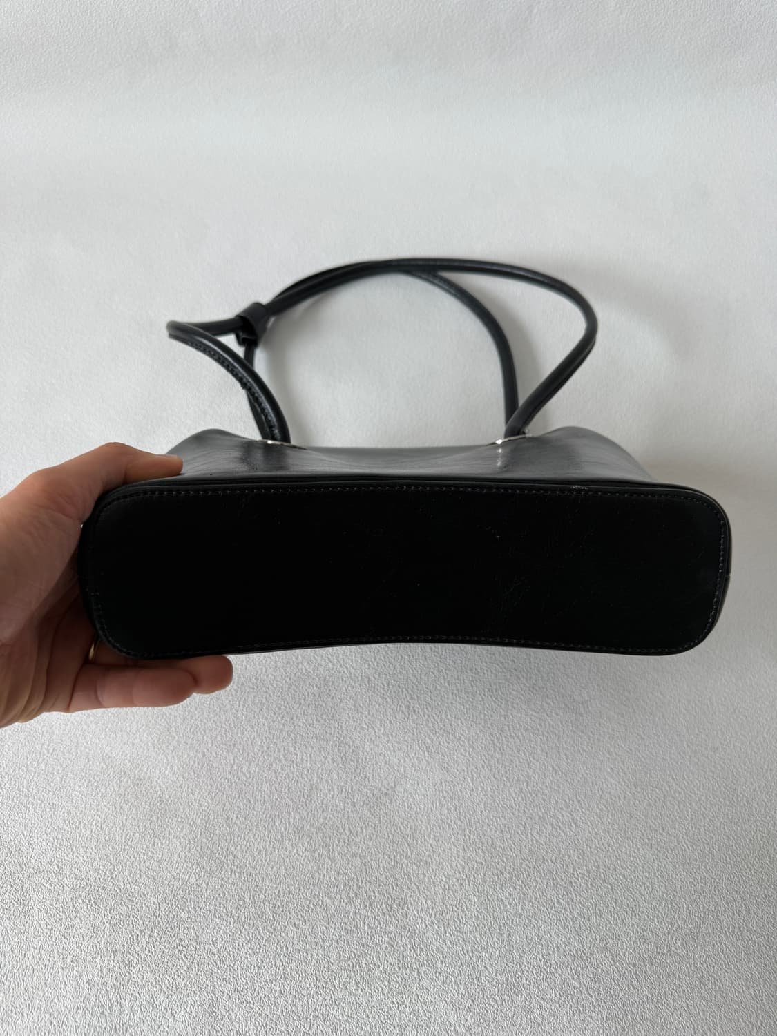 오소이(OSOI) 프레임 숄더백 블랙 상품이미지4