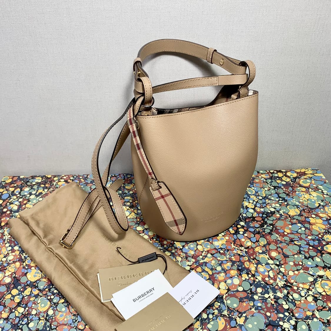 버버리 버킷백 상품이미지4