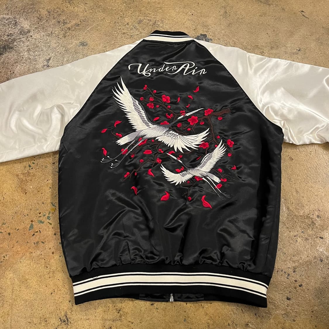 [정품/46] 언더에어 흑백 자수 스카잔 봄버자켓 상품이미지4
