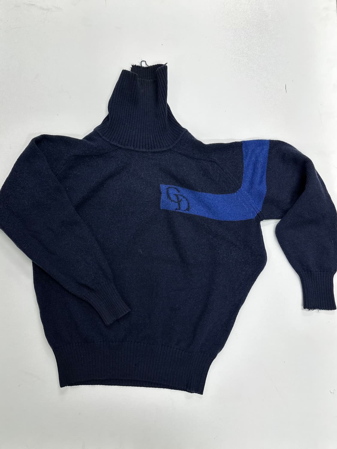 크리스챤 디올 부티크 빈티지 목 폴라 스웨터 입니다. 상품이미지1