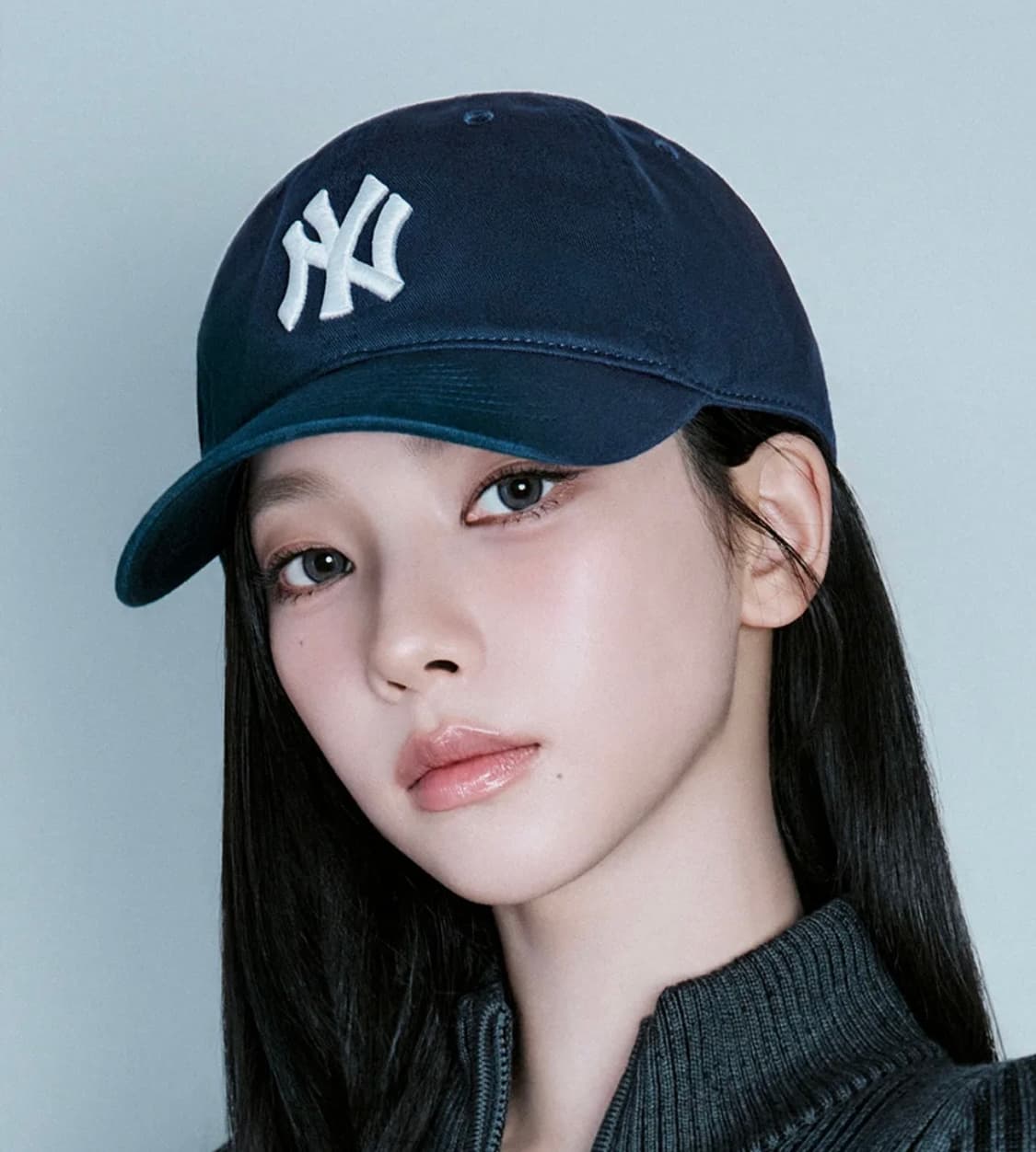 MLB 에이스 언스트럭쳐 볼캡 NY 네이비 카리나 착용 상품이미지1