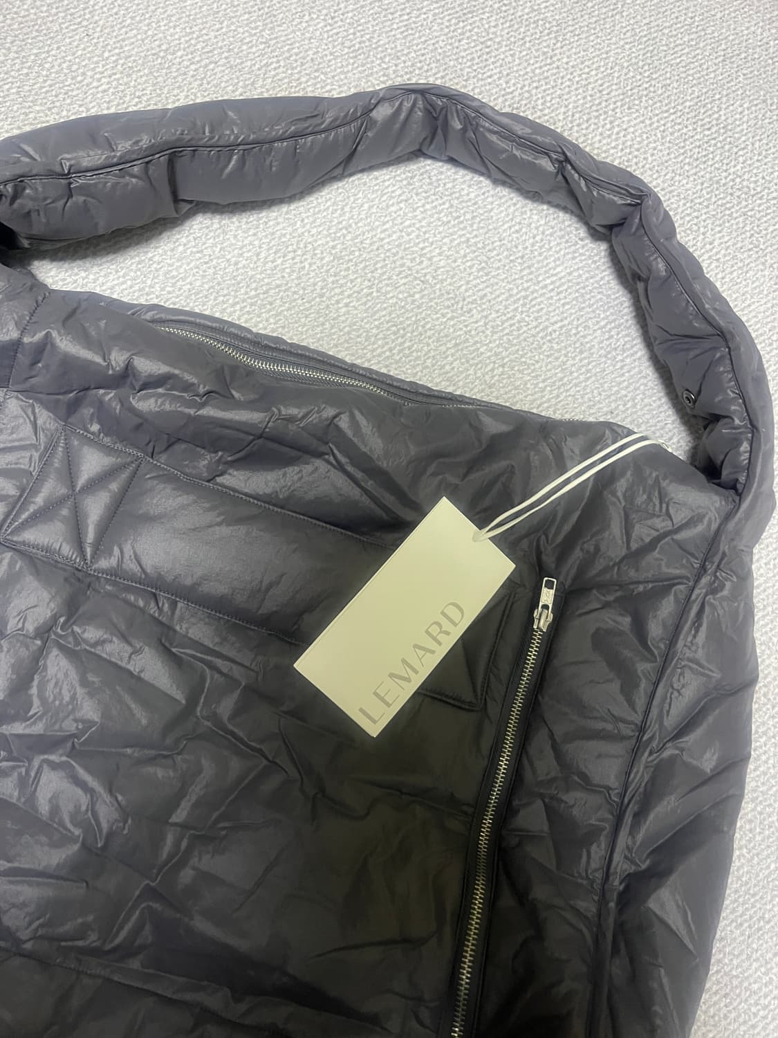 LEMARD 퀼팅 패딩 숄더백 차콜 새상품 상품이미지2