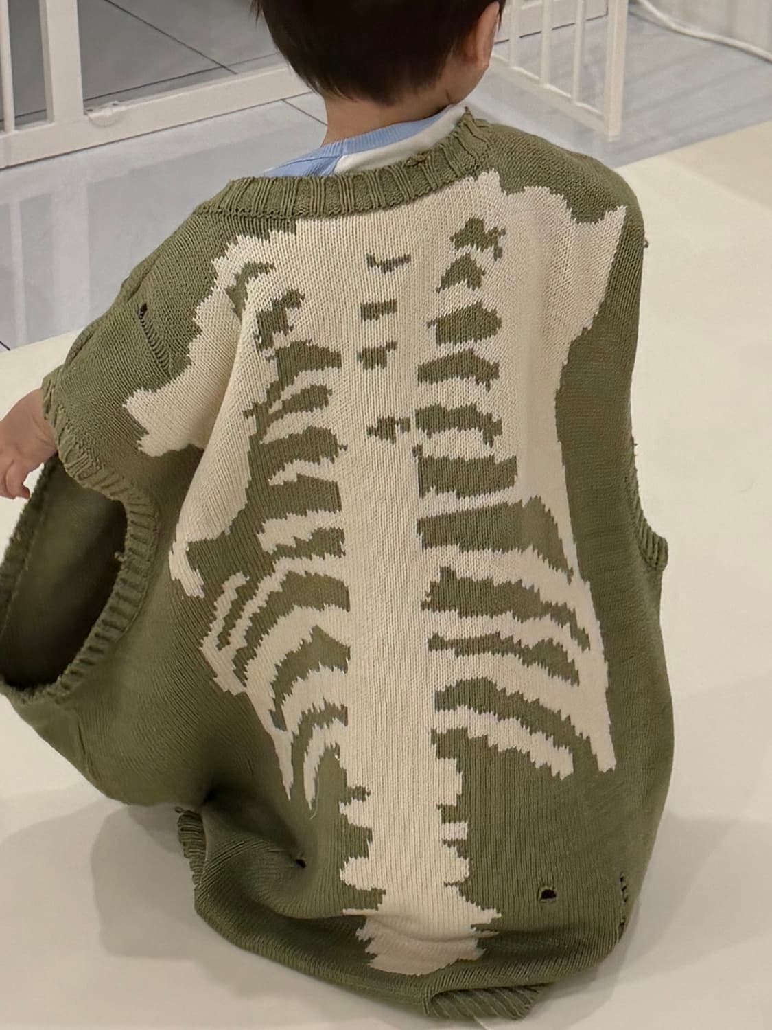 캐피탈 본 베스트 카키 상품이미지4