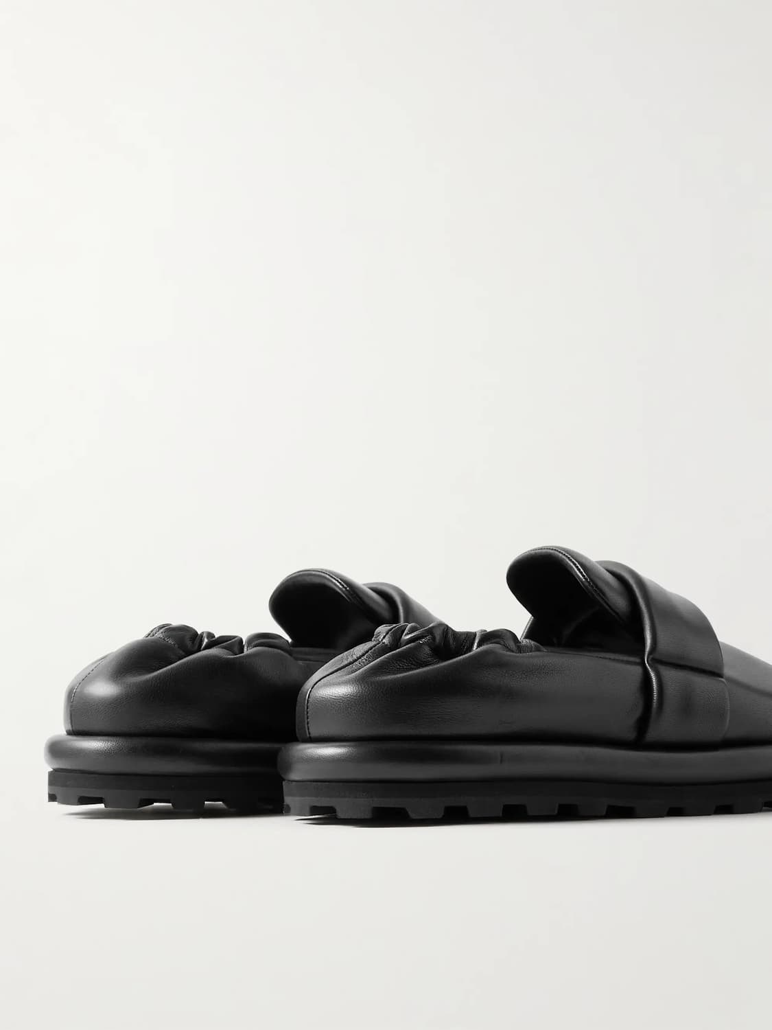 JIL SANDER 질샌더 퍼피 패디드 레더 뮬 로퍼 블랙 상품이미지2