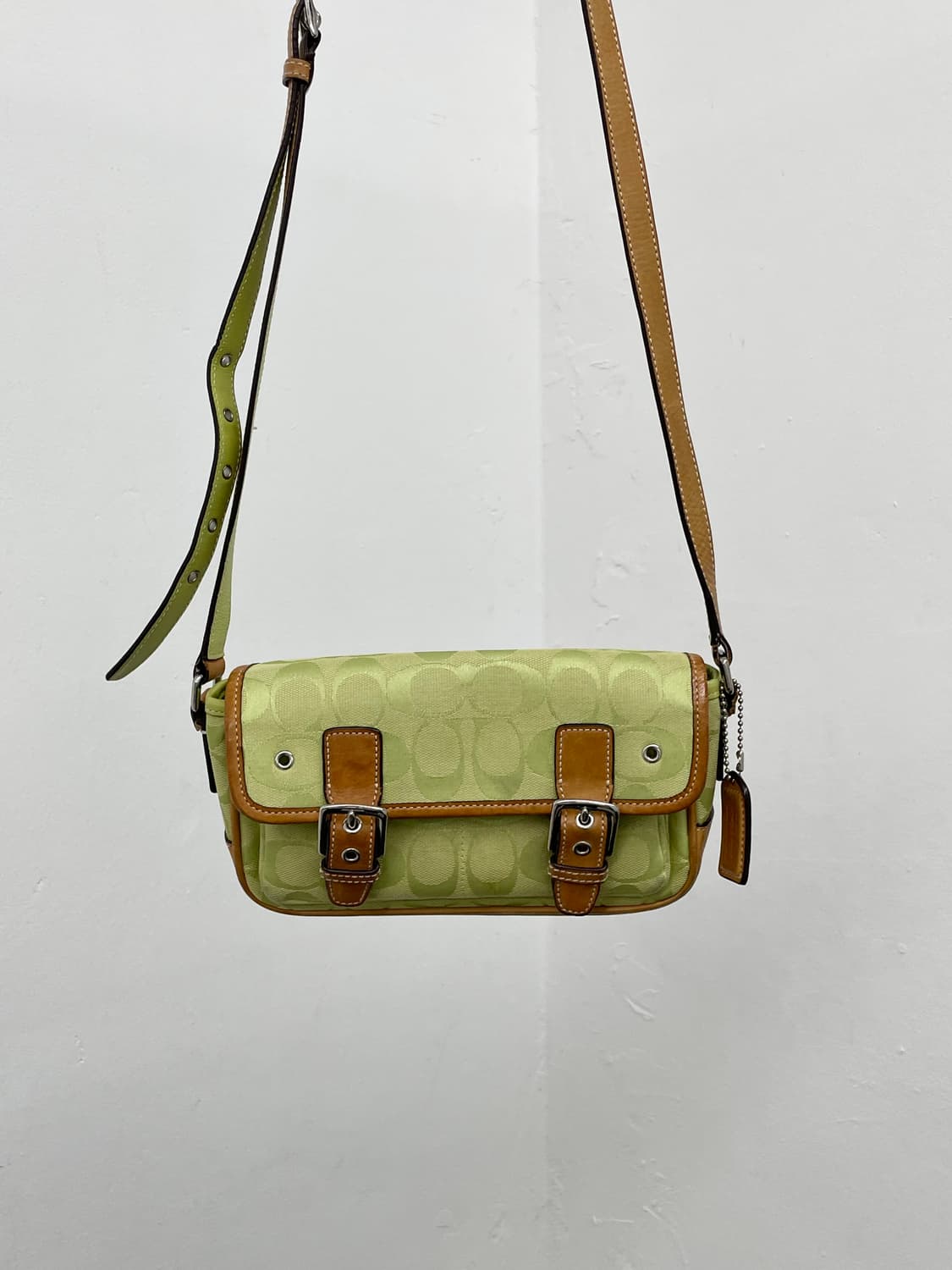 페어리 라임 코치 자카드 버클 크로스백 *레어 상품이미지7