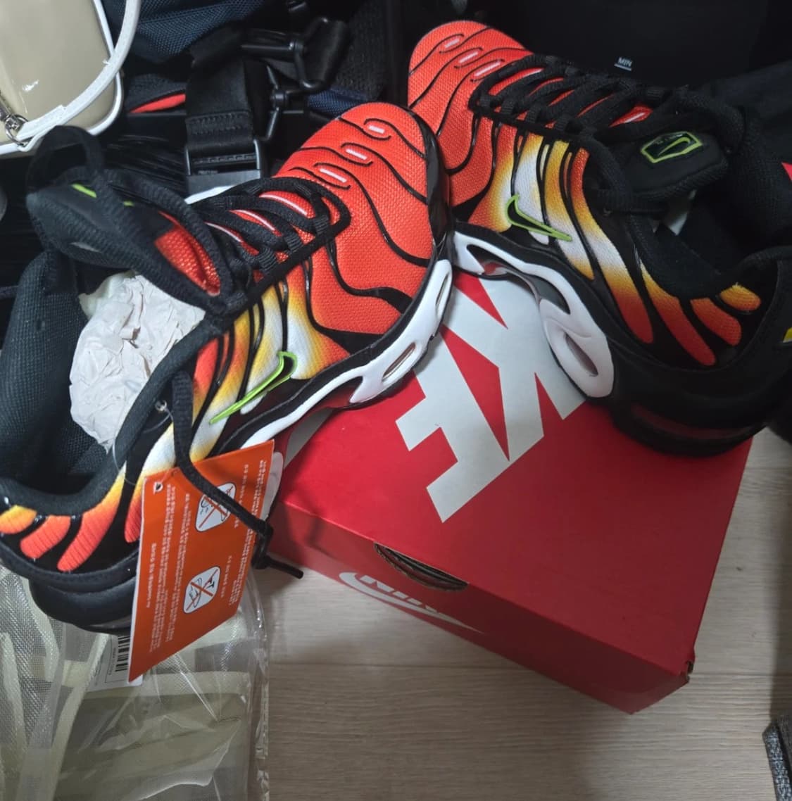 나이키 에어맥스 플러스 선셋 그라디언트 DR8581-800 상품이미지3