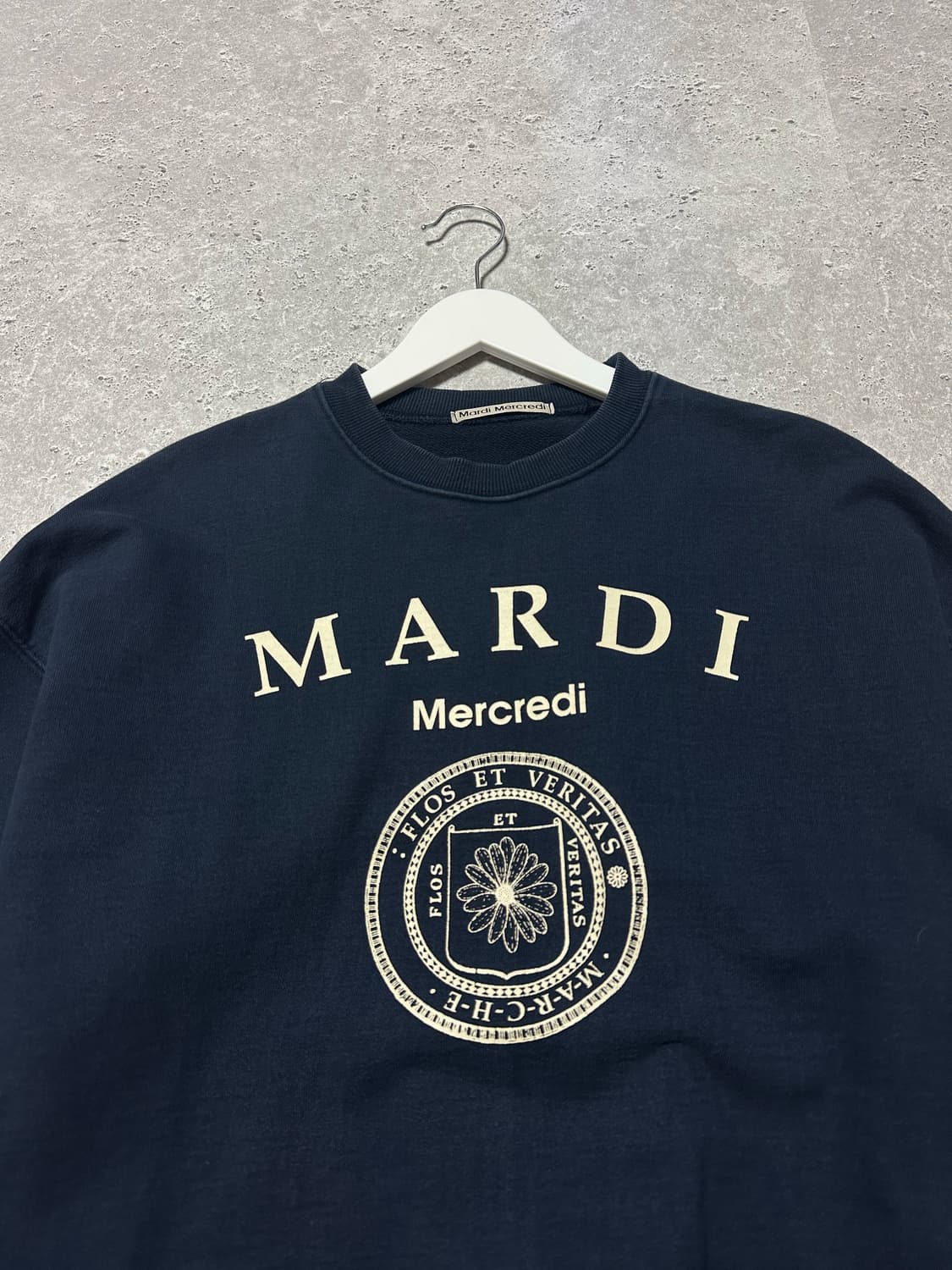 마르디 메크르디 빅로고 네이비 맨투맨 상품이미지2