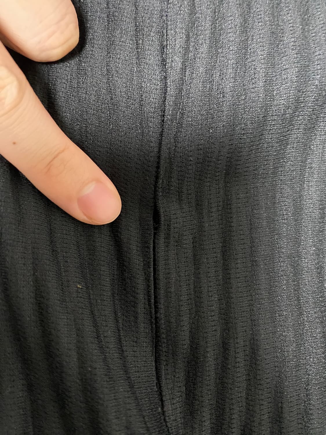 옴므플리세 밑단 절개 바지 상품이미지4