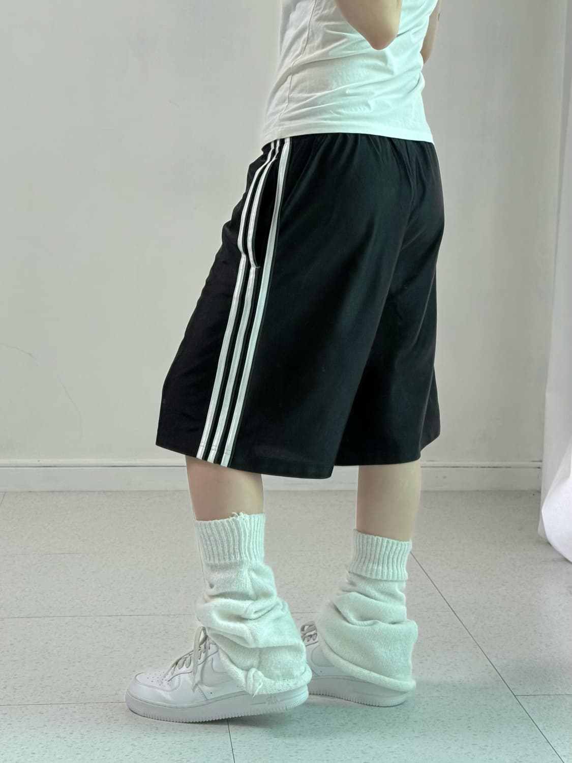 아디다스 블랙 루즈핏 반바지 상품이미지3