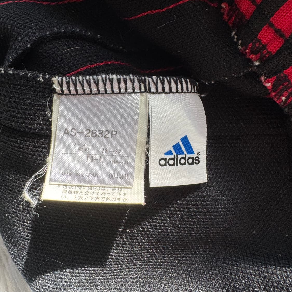 ADIDAS 일본빈티지 반바지입니다. 사용감이 거의 없으며 상태는 아주  상품이미지5