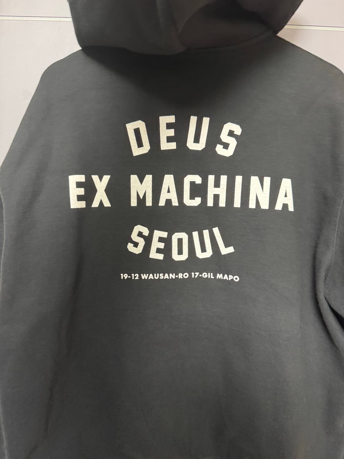 데우스 엑스 마키나 서울 후드 집업 블랙  상품이미지2