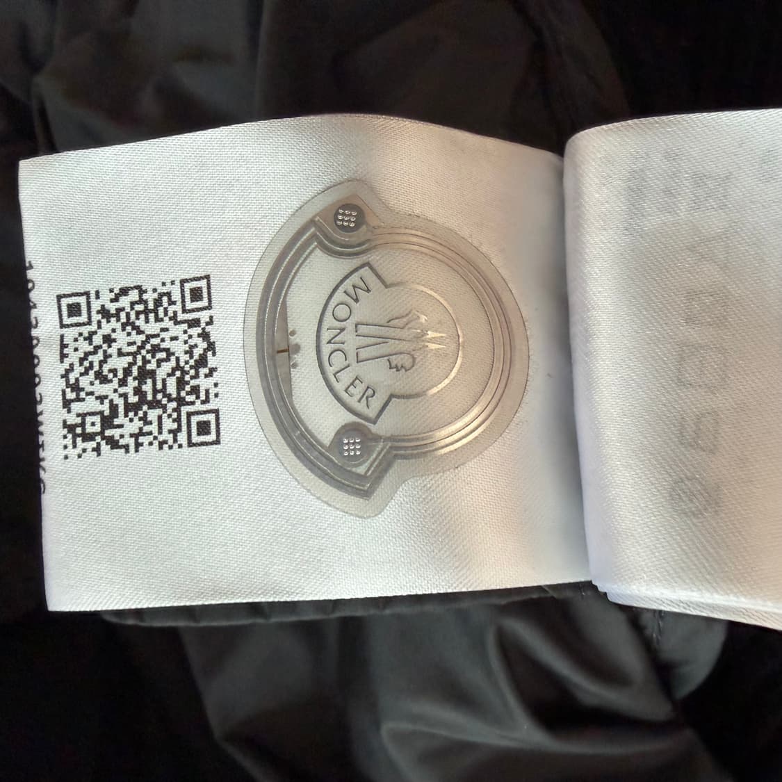 [새상품급.정품] 24FW 몽클레어 트리콧 니트패딩 L 상품이미지5