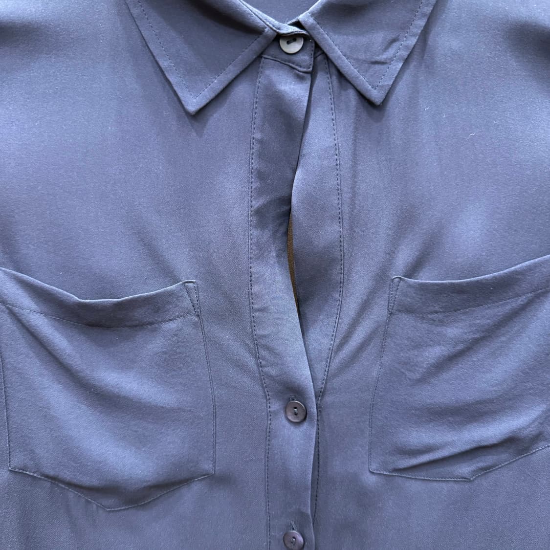 띠어리 실크 셔츠 블라우스 언발란스 타이 디테일 슬림핏 네이비 상품이미지6