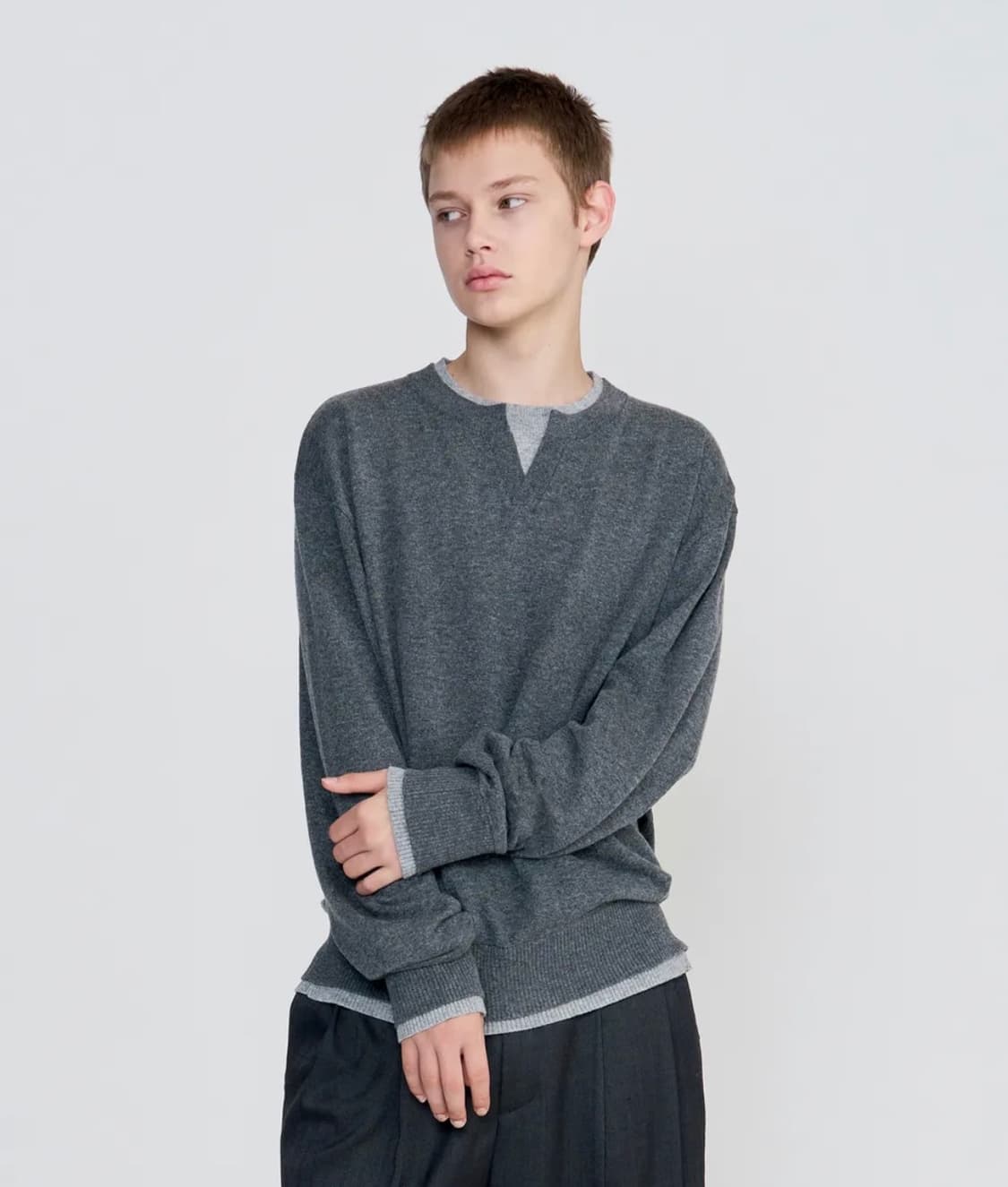 [L] 주앙옴므 레이어드 라운드넥 니트 차콜 상품이미지1
