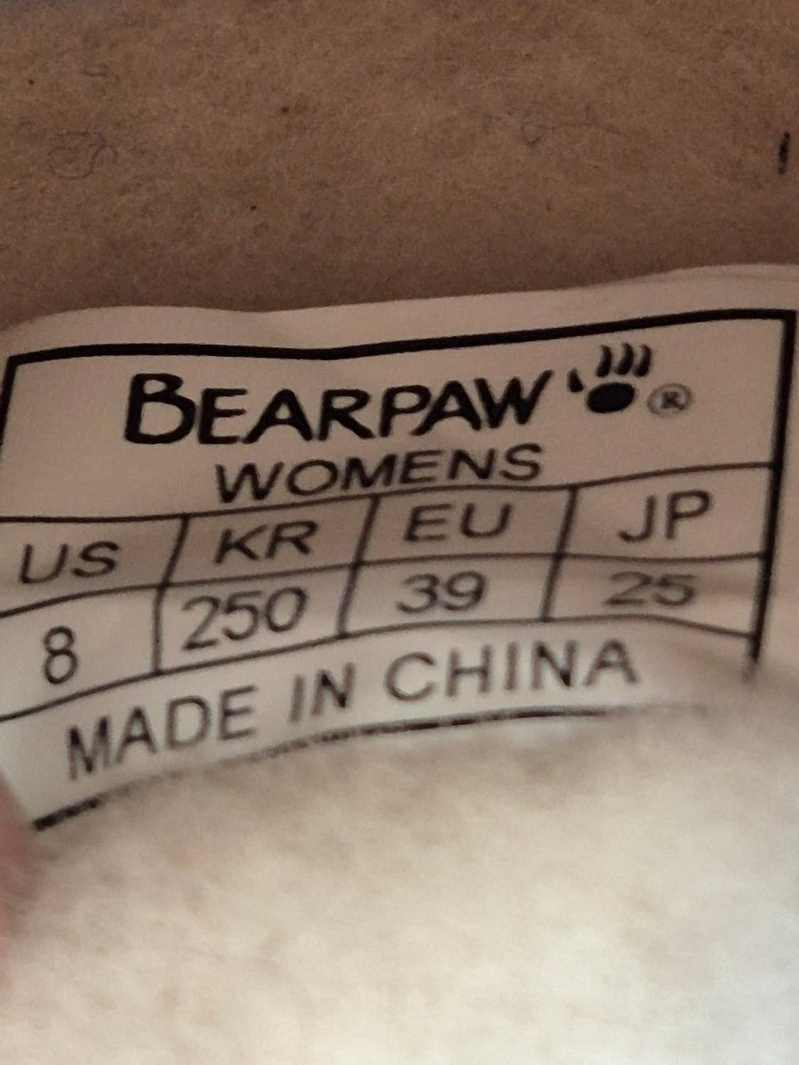 귀여운 곰돌이 자수가 있는 베어파우 털 슬리퍼입니다. 코듀로이 재질이라  상품이미지7