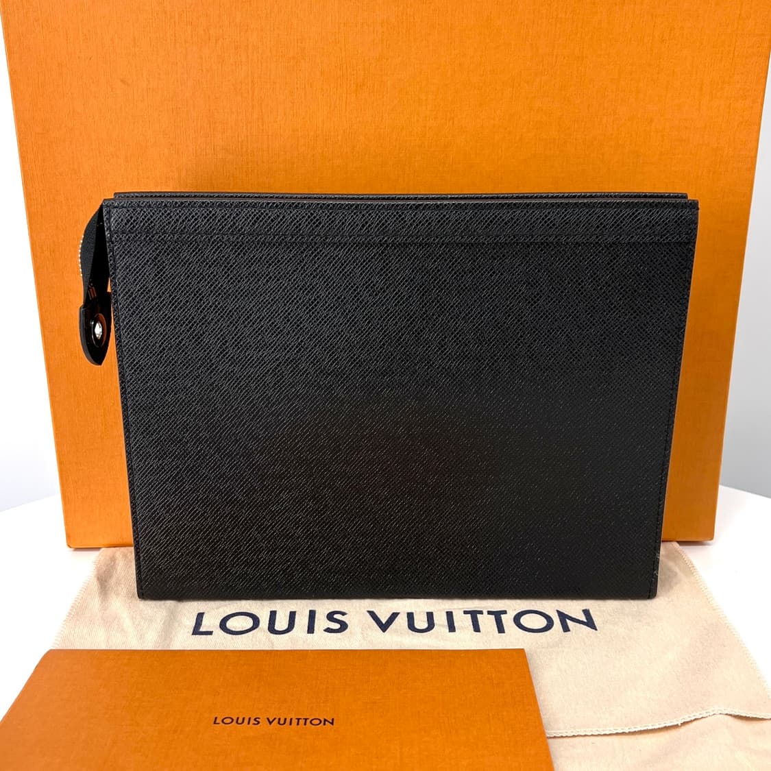 루이비통 LV 타이가 포쉐트 보야주 클러치백 블랙 (M30450) 상품이미지4