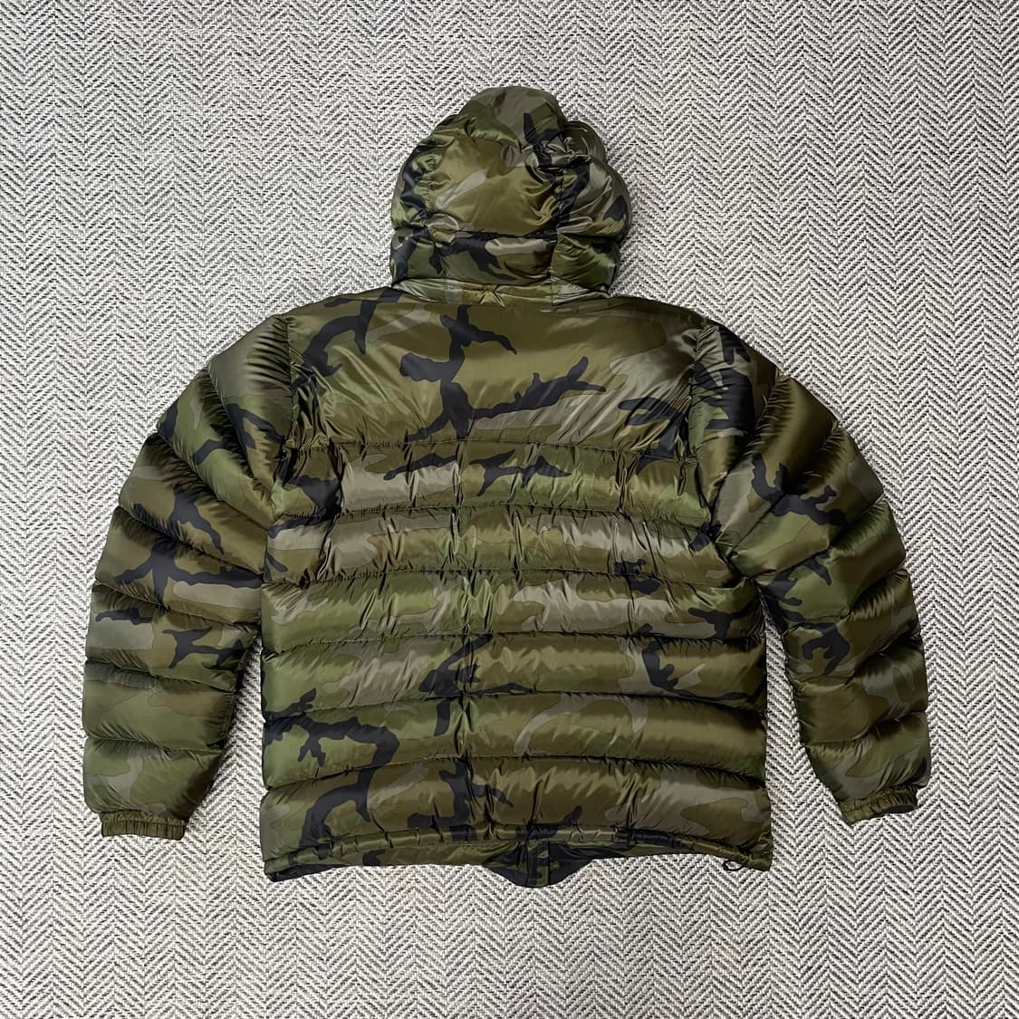 [105] 노스페이스 센터로고 무광 블랙 카모 700 눕시 패딩 상품이미지6