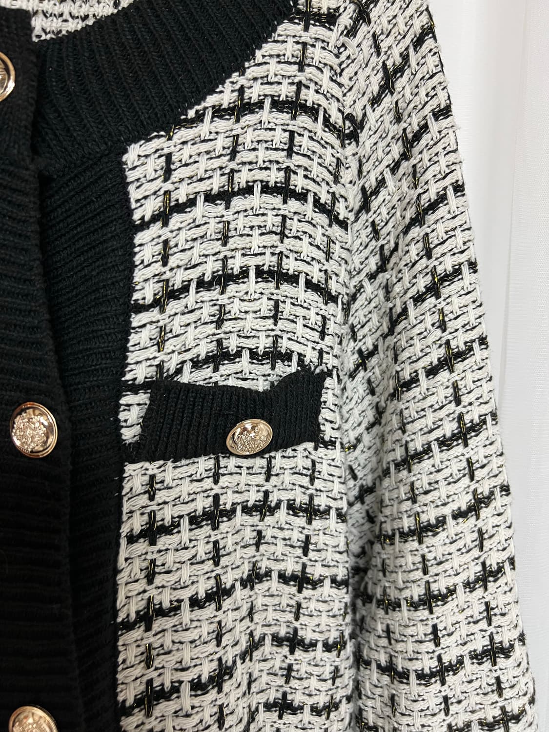 트위드 블랙 배색 금장 버튼 가디건 상품이미지3