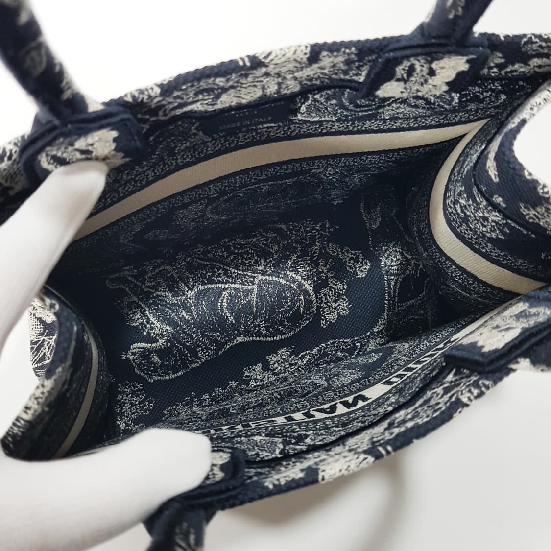 디올 북 토트백 스몰 뜨왈 드 주이 리버스 자수 상품이미지8