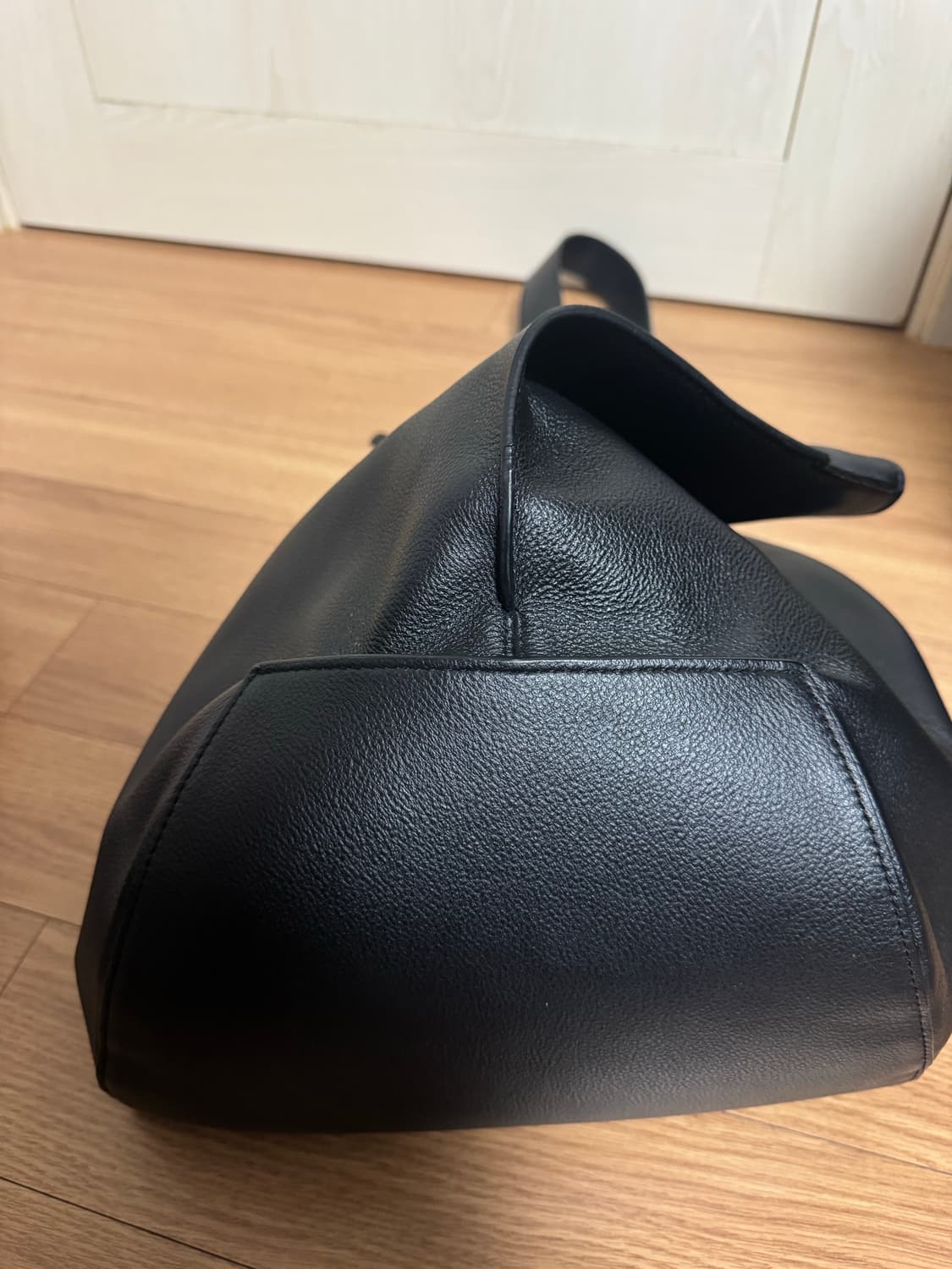 밈더워드로브 밈톤 슬링백 / 소가죽 상품이미지4