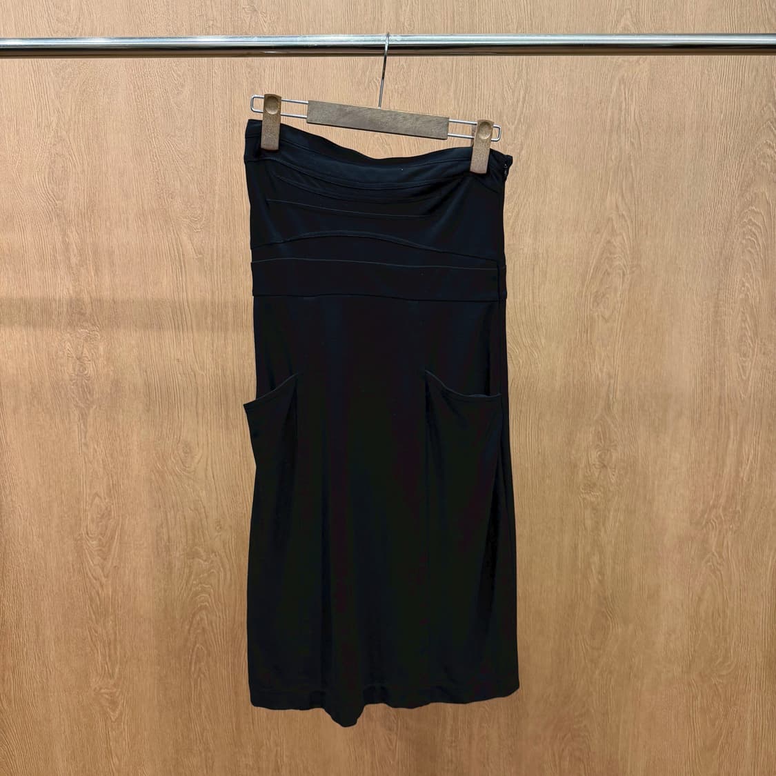 띠어리 롱 스커트 밴딩 웨이스트 레이어드 절개 입체 포켓 디테일 블랙 상품이미지2