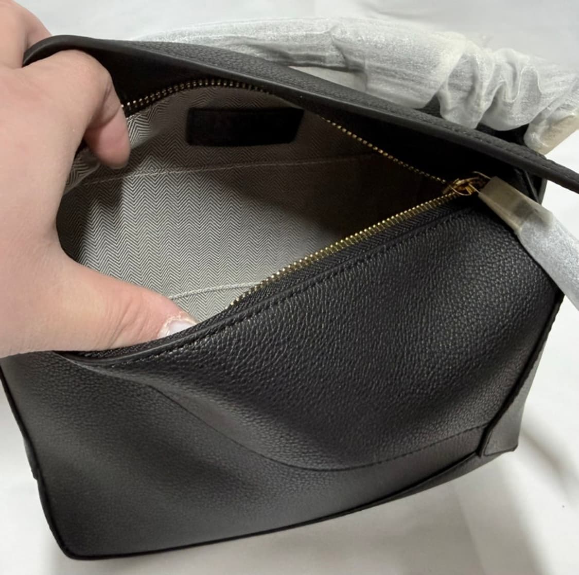 로에베 퍼즐백 스몰 블랙 상품이미지3