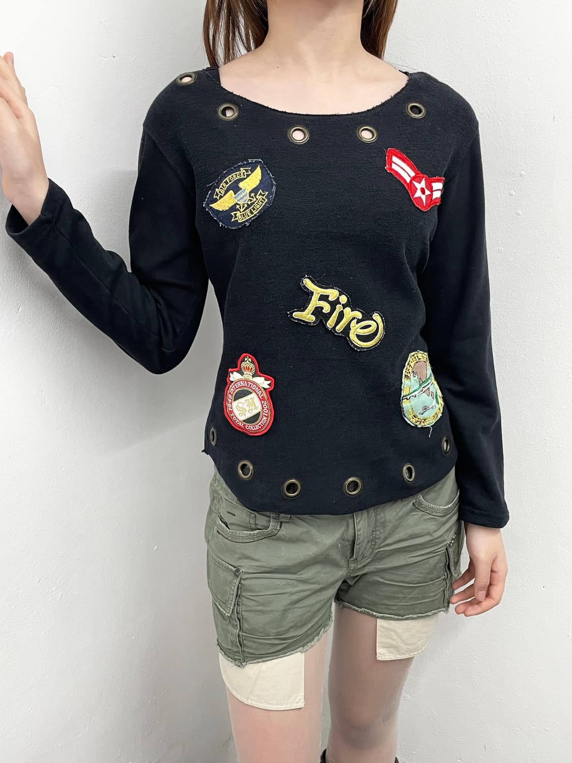 y2k 블랙 패치 펀칭 슬리브 상품이미지1