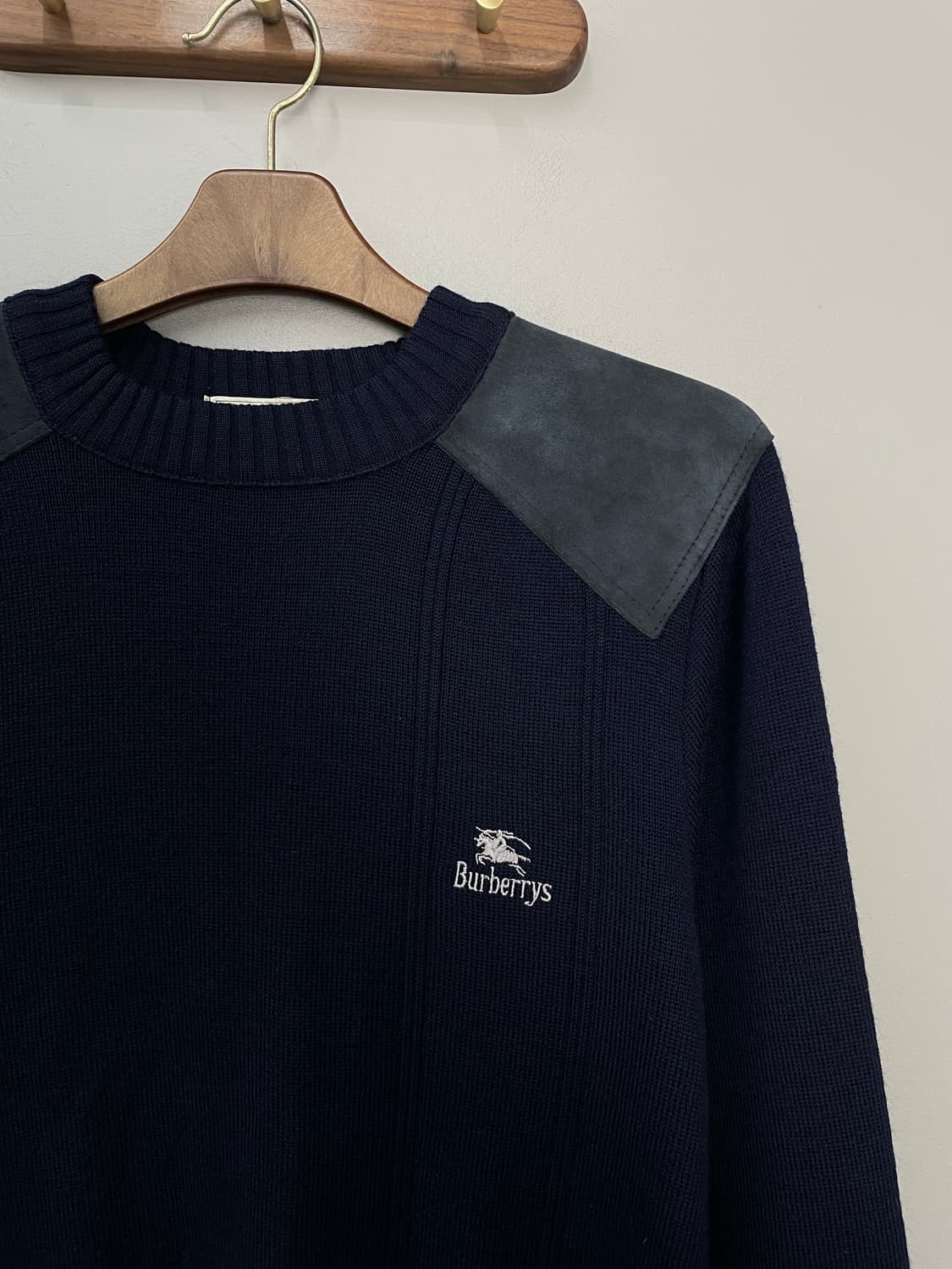 버버리 코만도 네이비 라운드 니트 H2134 상품이미지3