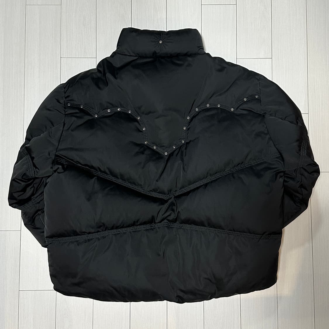 L) 언어펙티드 x 이동휘 스터드 다운 패딩 상품이미지2