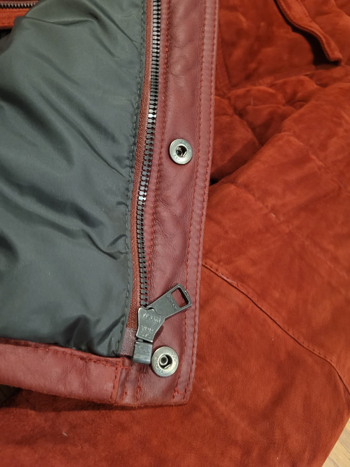 로가디스퀼팅 레더 스웨이드 다운점퍼100 상품이미지4