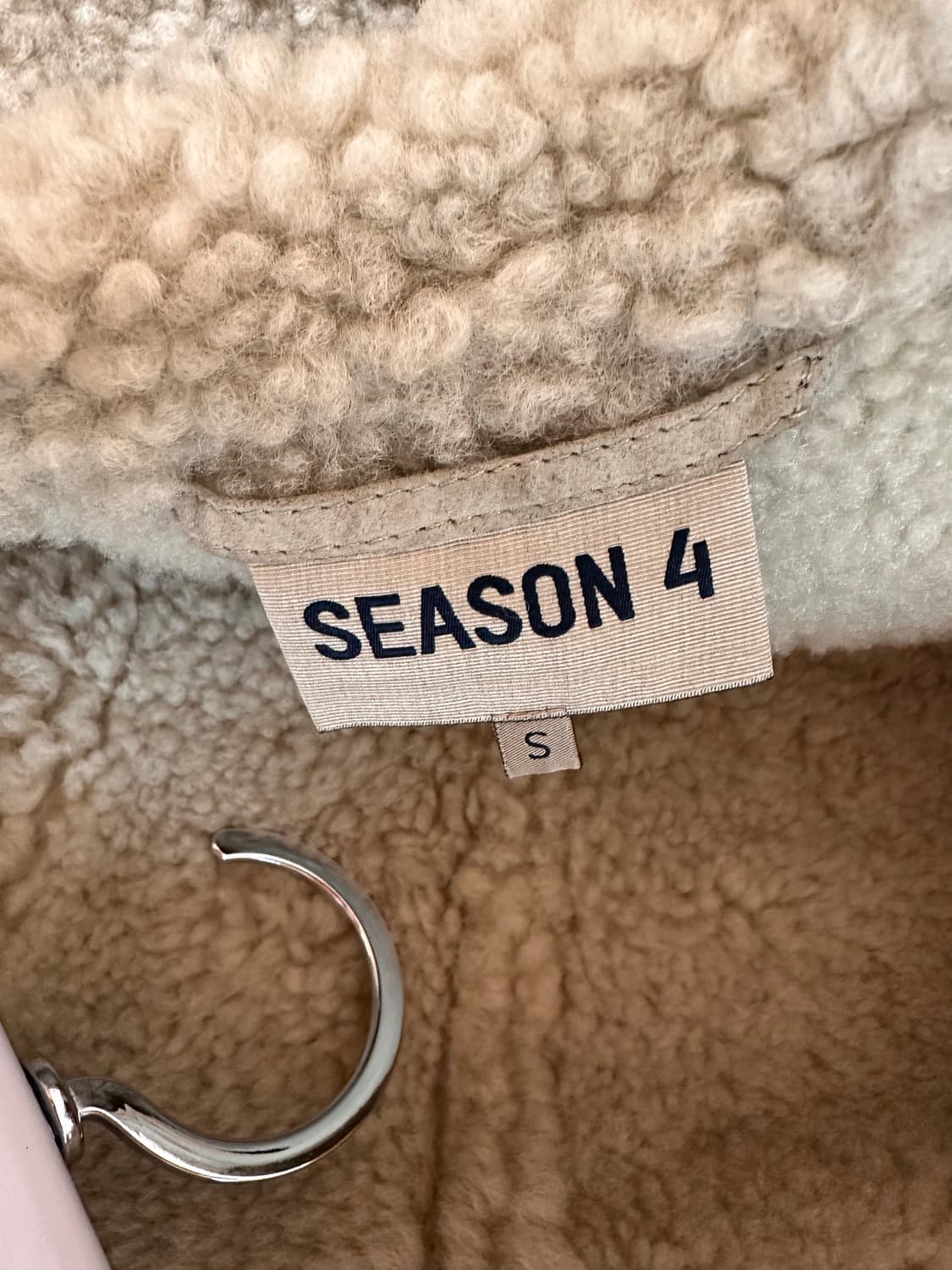 이지 시즌 4 쉐어링 무스탕 자켓 듄 상품이미지3