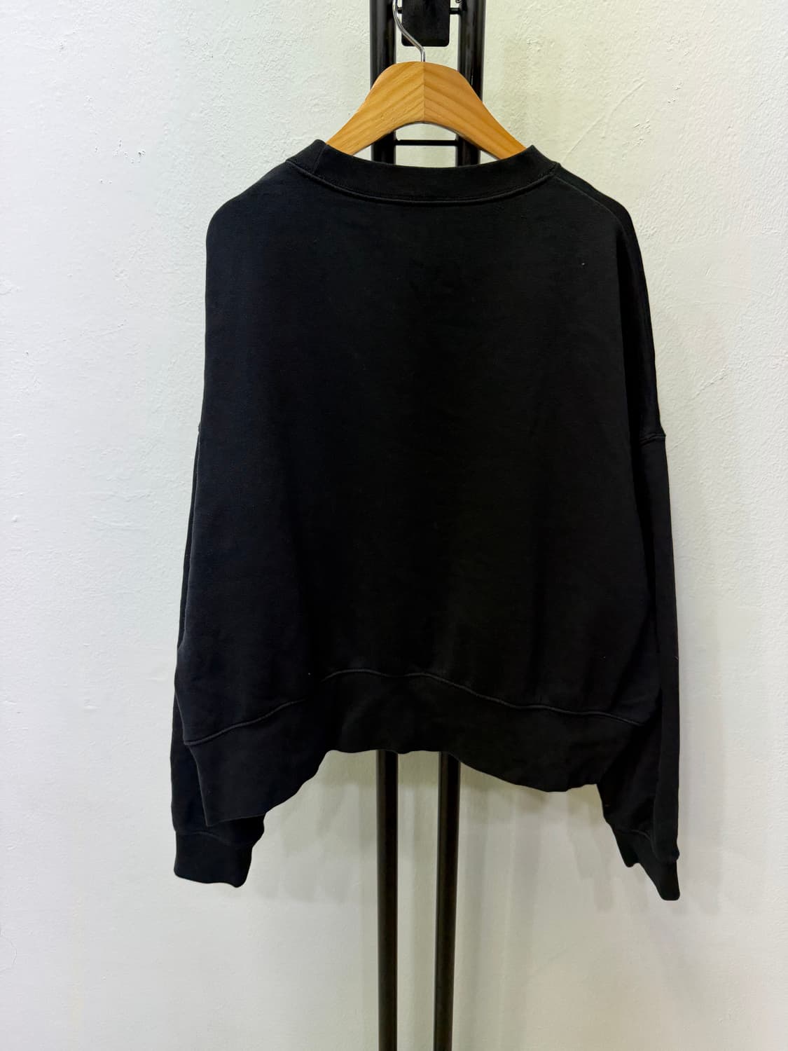 정품) 나이키 여성 오버 크롭핏 블랙 맨투맨 티셔츠 M 상품이미지4