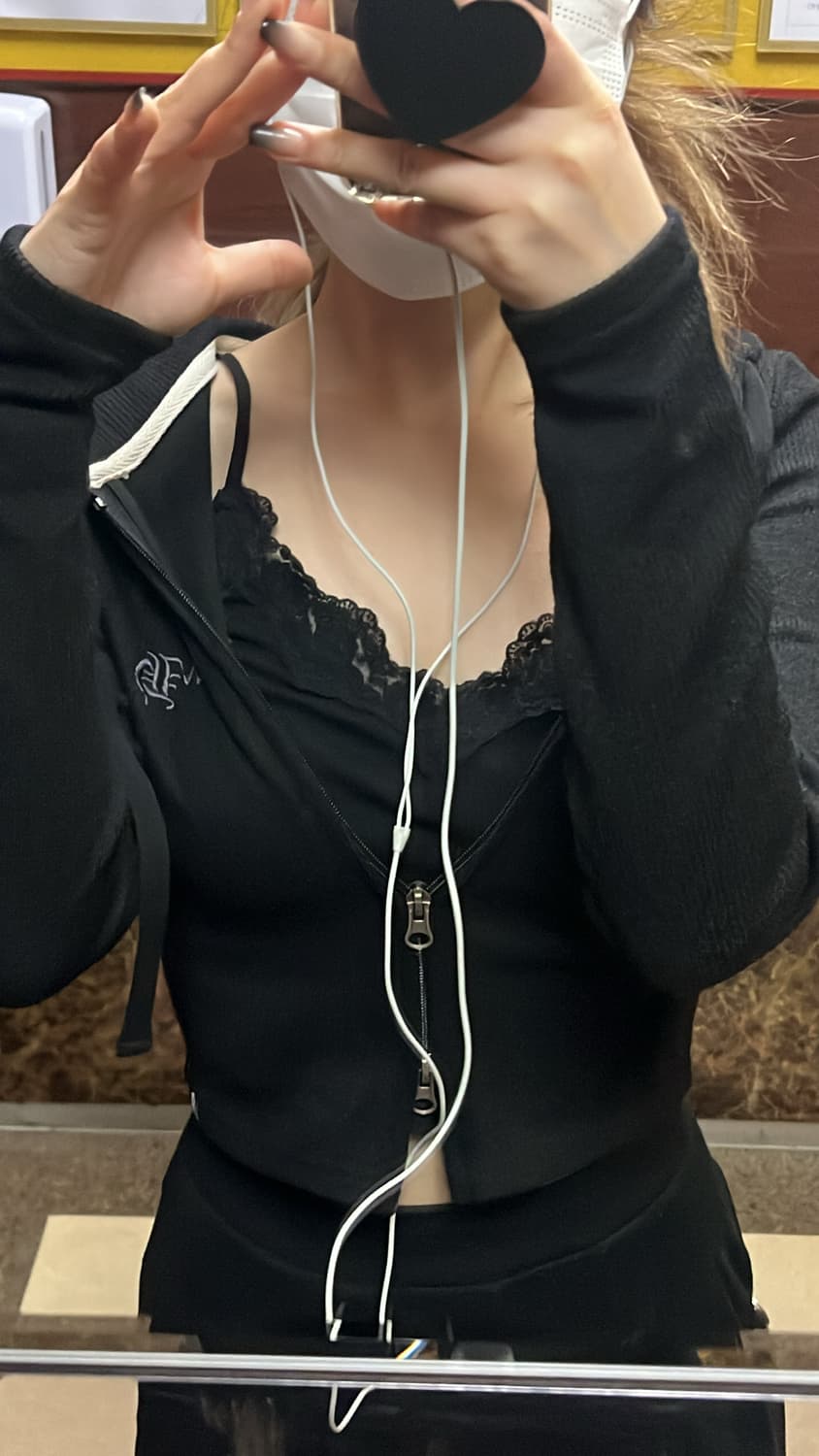 러닝하이 크롭 블랙 후드티 상품이미지4