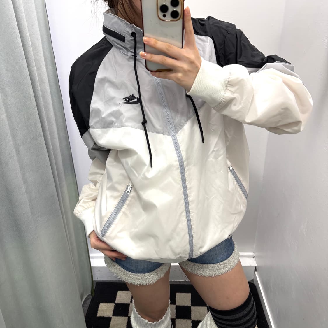 나이키 블랙화이트 바람막이 상품이미지1