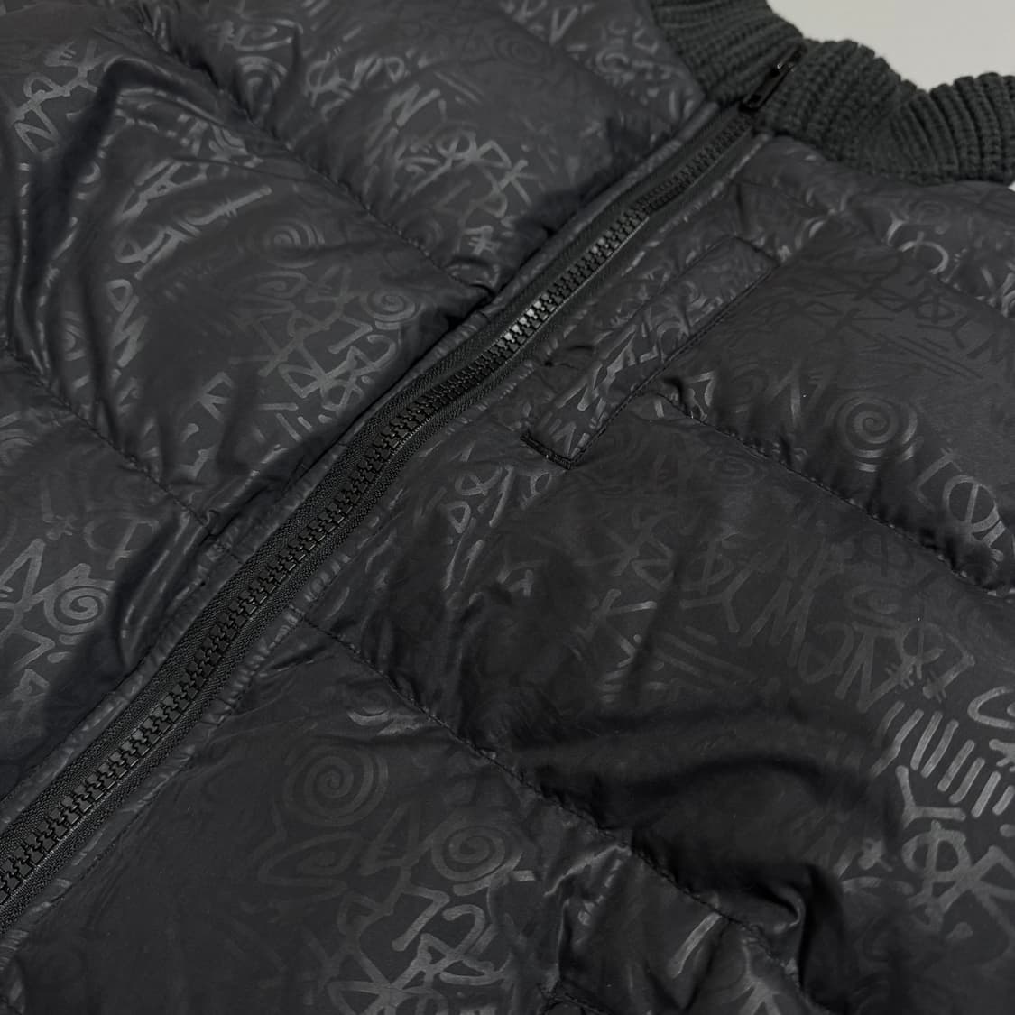 스투시 (STUSSY GIRLS) 블랙 그라피 풀 패턴 다운 패디드 자켓 상품이미지4