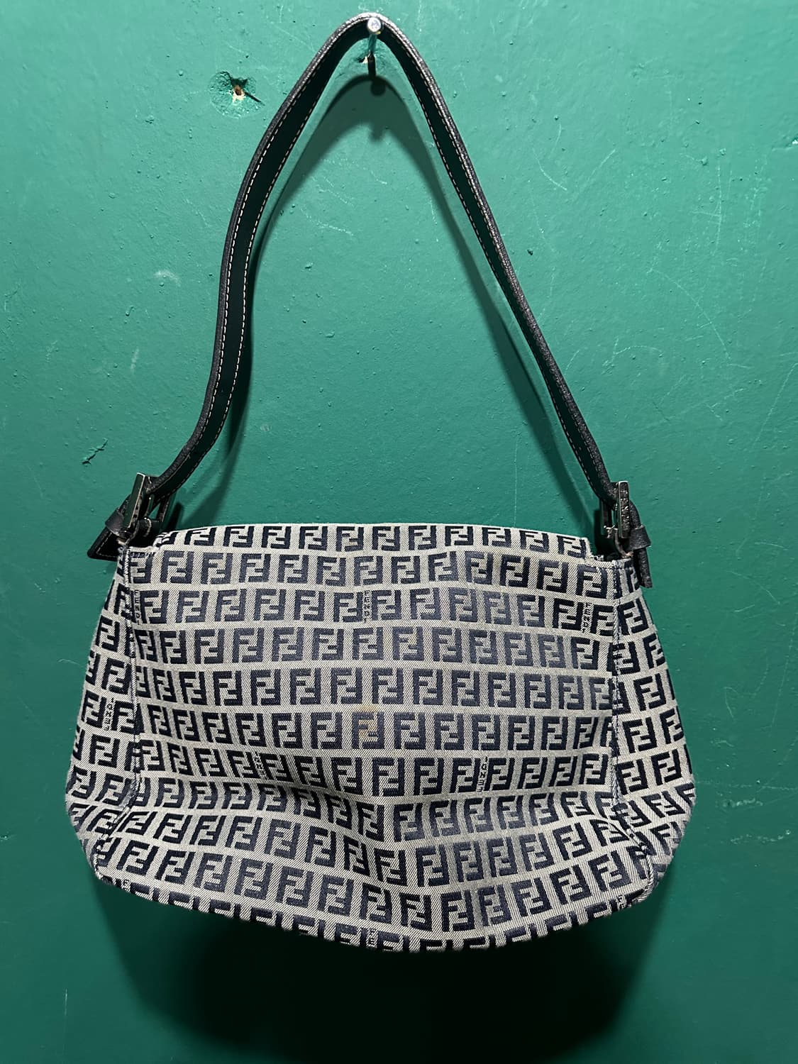 펜디 바게트백 그레이 상품이미지2