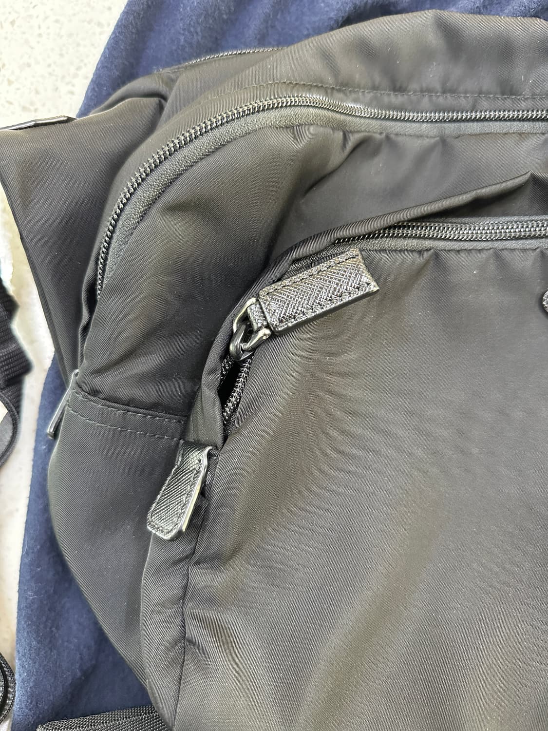 프라다 가방 바이커백 상품이미지3